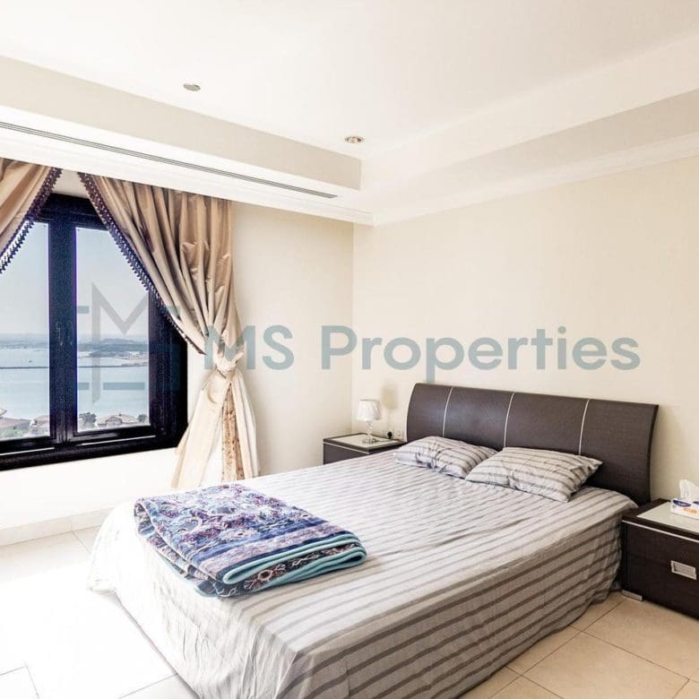 Captivating 1-Bedroom Flat with Great Window View