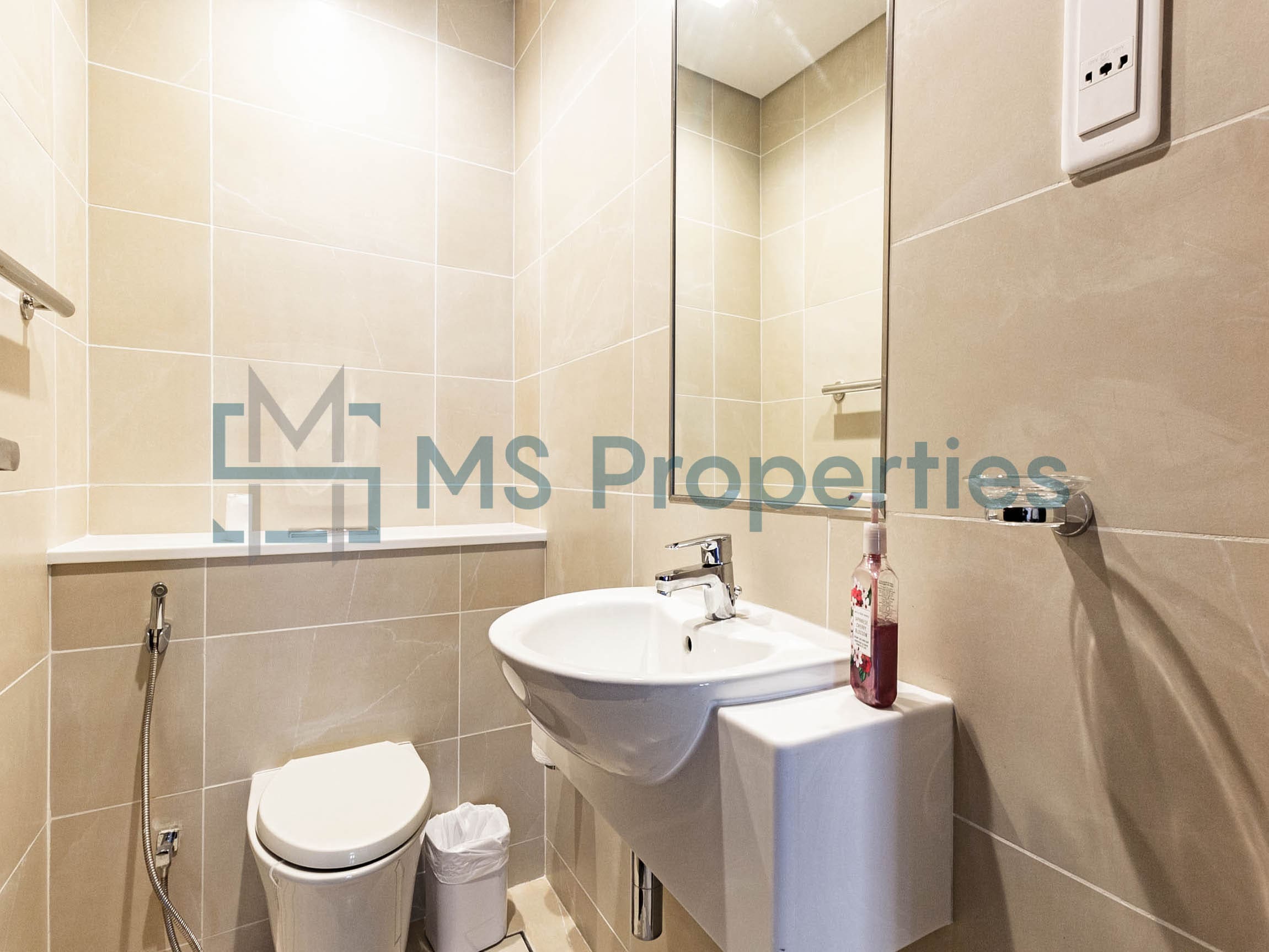 Spacious Cozy 1BHK Flat with Marina View Balcony