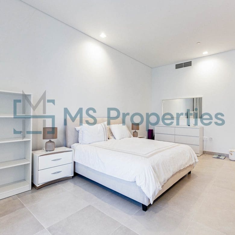 Spacious Cozy 1BHK Flat with Marina View Balcony
