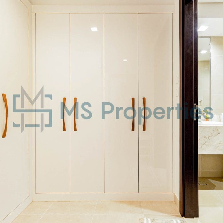 Spacious Cozy 1BHK Flat with Marina View Balcony
