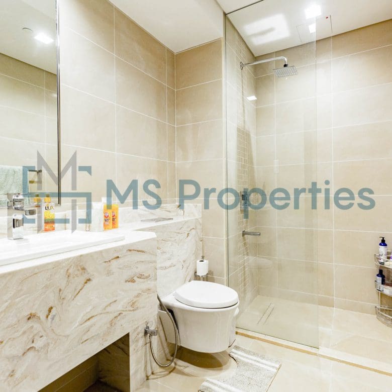 Spacious Cozy 1BHK Flat with Marina View Balcony