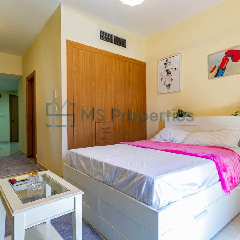Cozy Studio Apartment with View Balcony