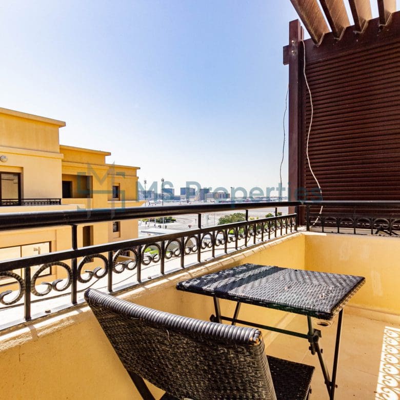 Cozy Studio Apartment with View Balcony