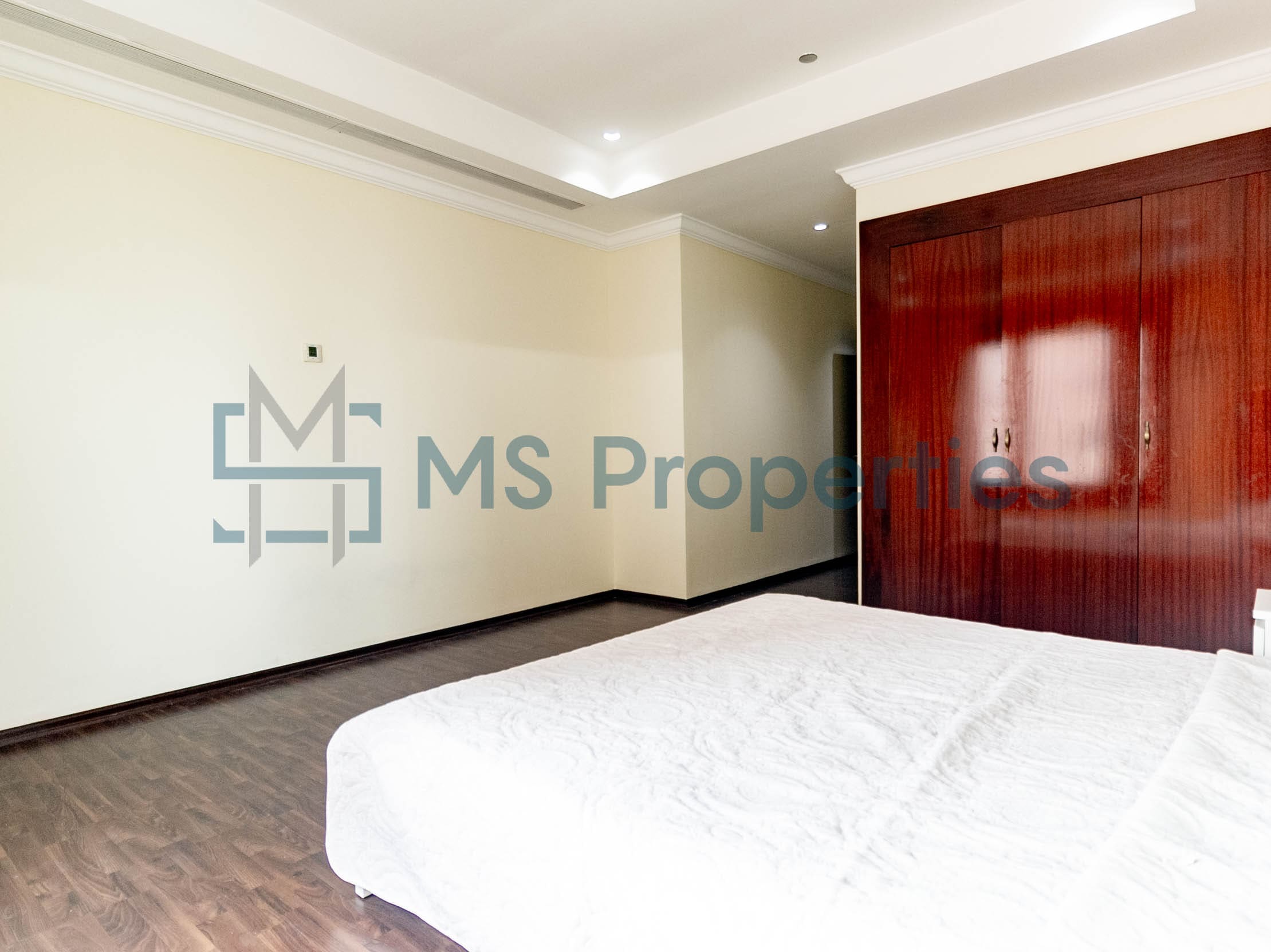 Full Marina | 2BHK Flat with Marina Balcony
