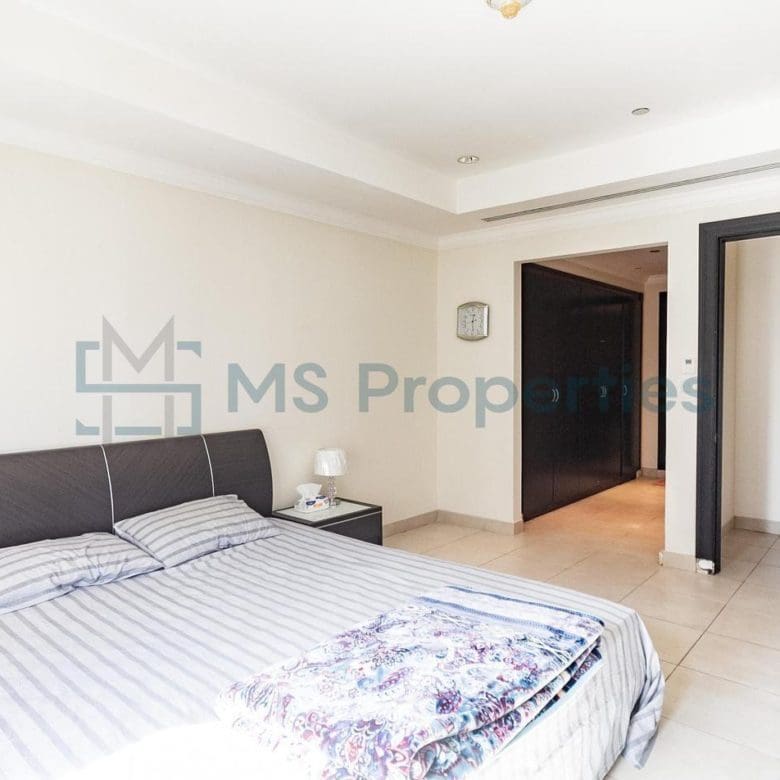 Captivating 1-Bedroom Flat with Great Window View