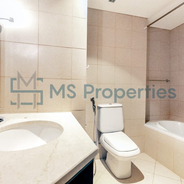 Large Terrace Studio Apartment Marina View Balcony