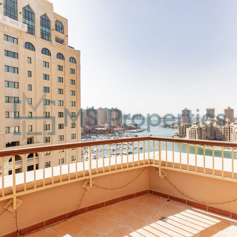 Large Terrace Studio Apartment Marina View Balcony