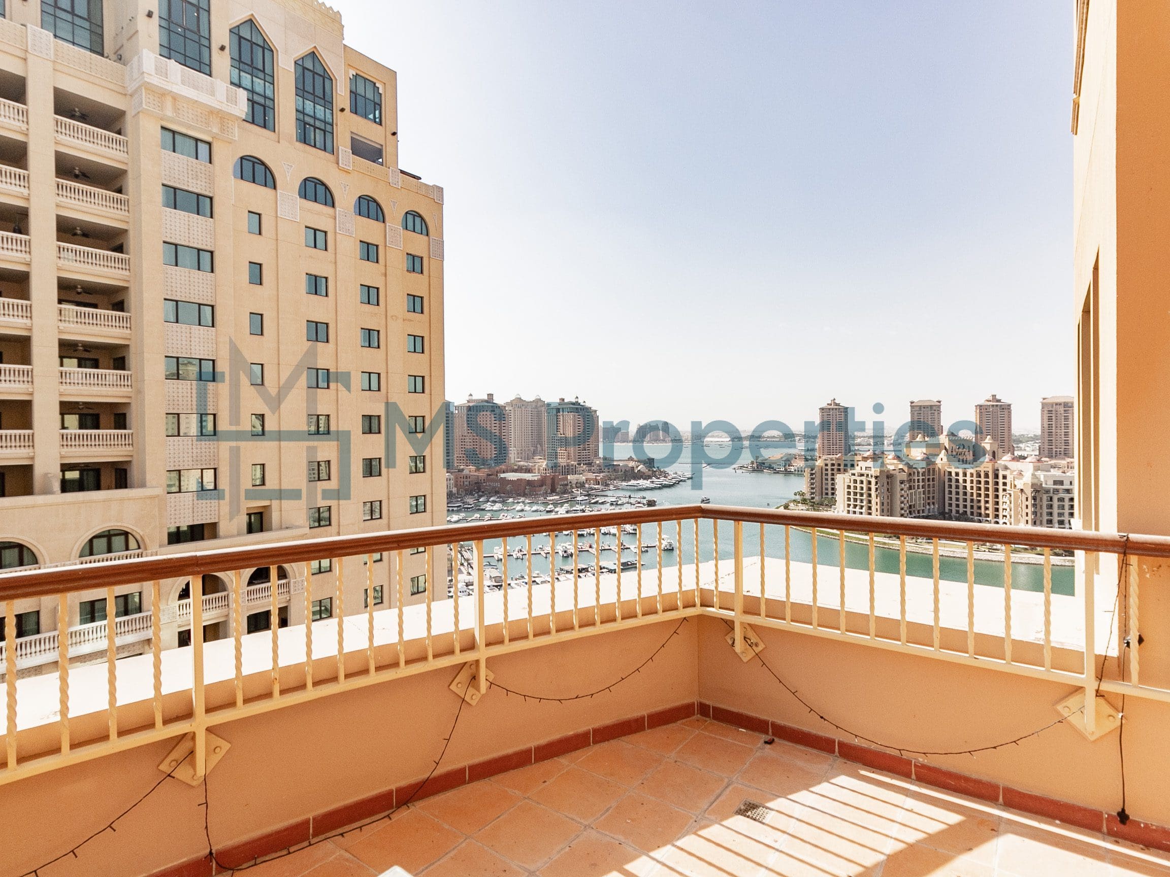 Large Terrace Studio Apartment Marina View Balcony