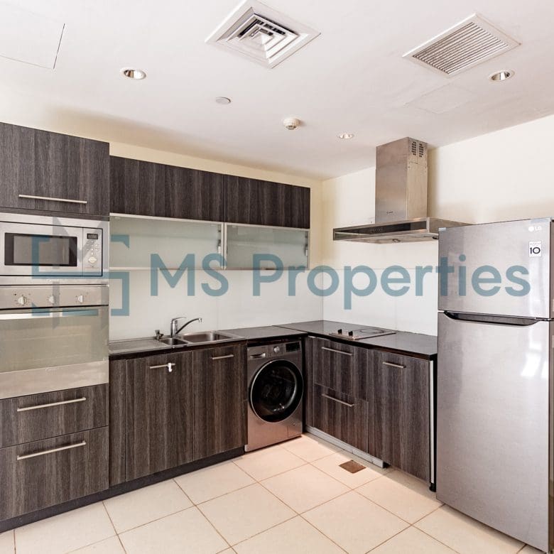 Large Terrace Studio Apartment Marina View Balcony