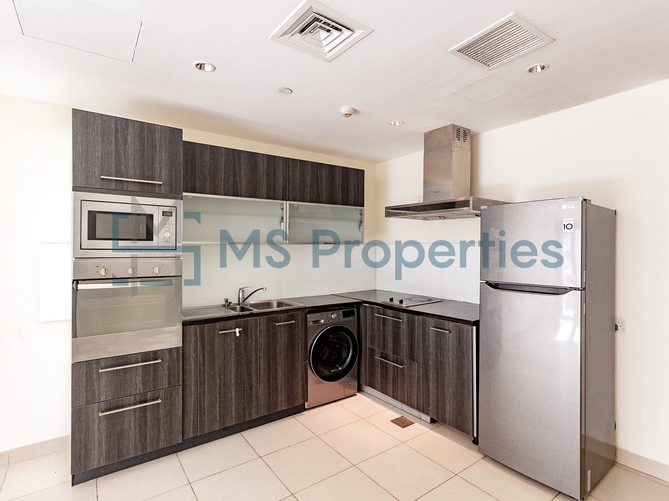 Large Terrace Studio Apartment Marina View Balcony