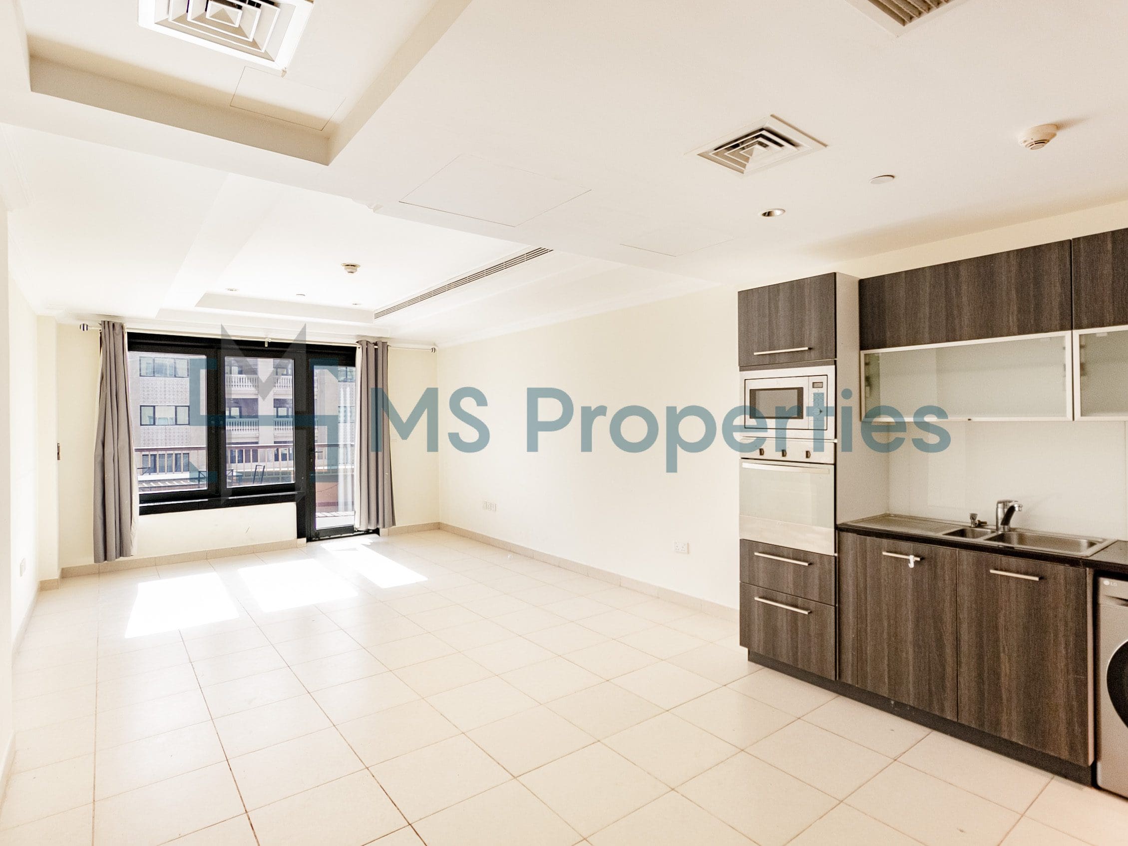 untitled-4 Large Terrace Studio Apartment Marina View Balcony