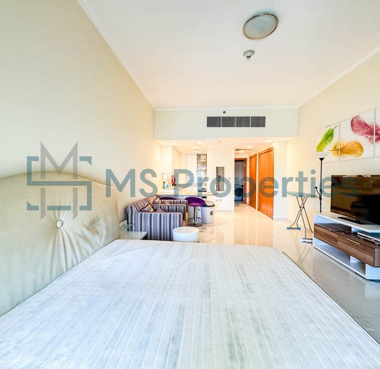 Charming Studio Apartment with Sea View Balcony