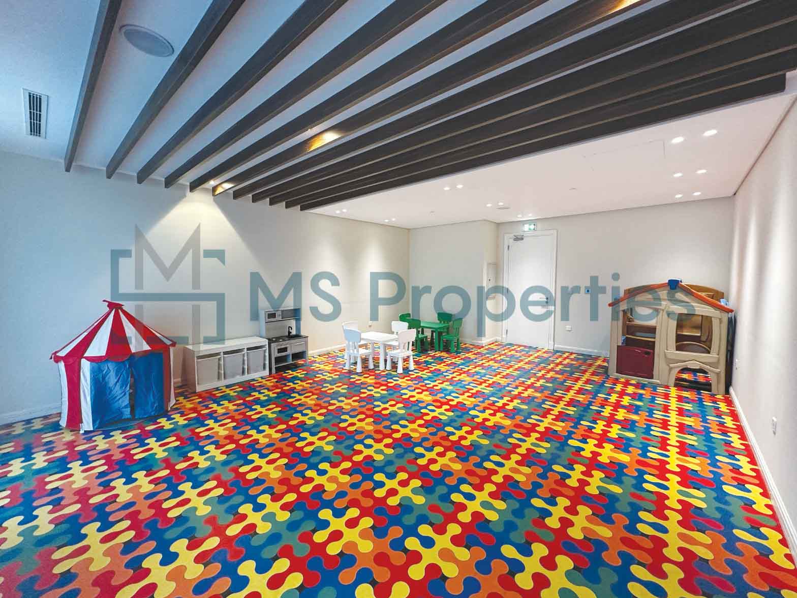 Stunning and Classic 2BHK Flat in The Pearl Area