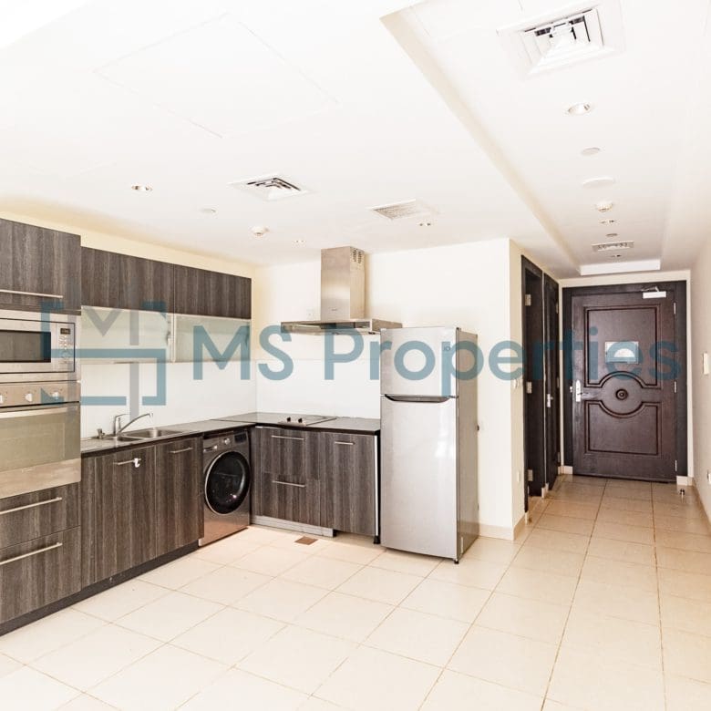 Large Terrace Studio Apartment Marina View Balcony