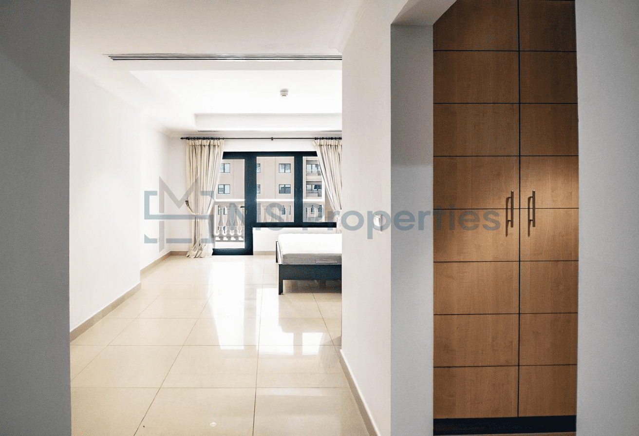 Spacious 1BHK Apartment with Balcony in The Pearl