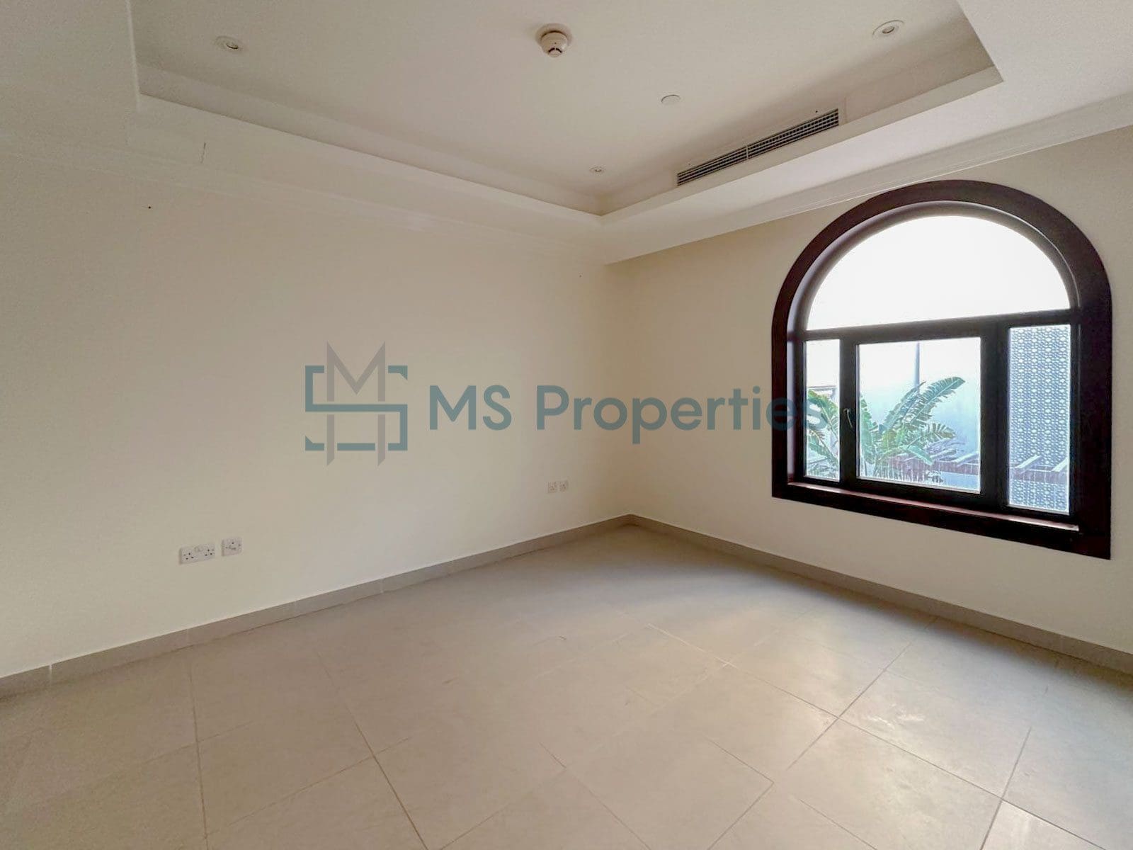 Spacious 4BR + Maid’s Townhouse the Prime location of The Pearl