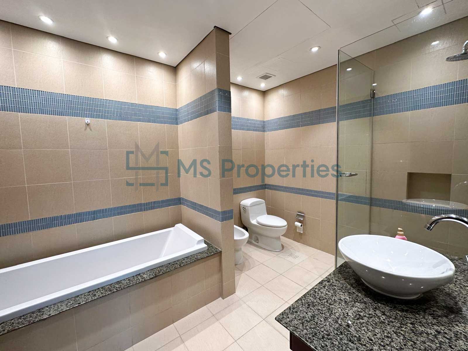 Spacious 4BR + Maid’s Townhouse the Prime location of The Pearl