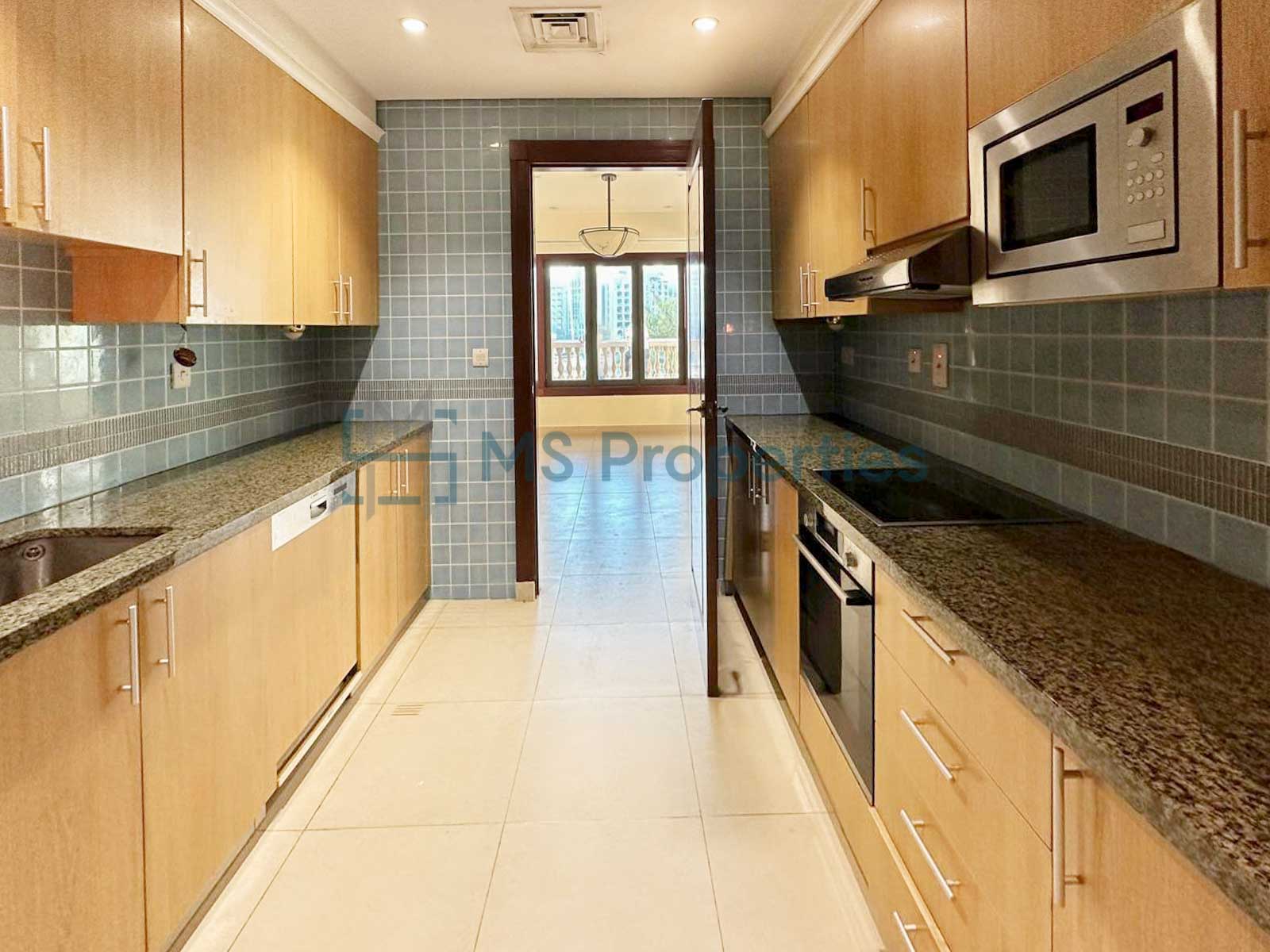 Spacious 4BR + Maid’s Townhouse the Prime location of The Pearl