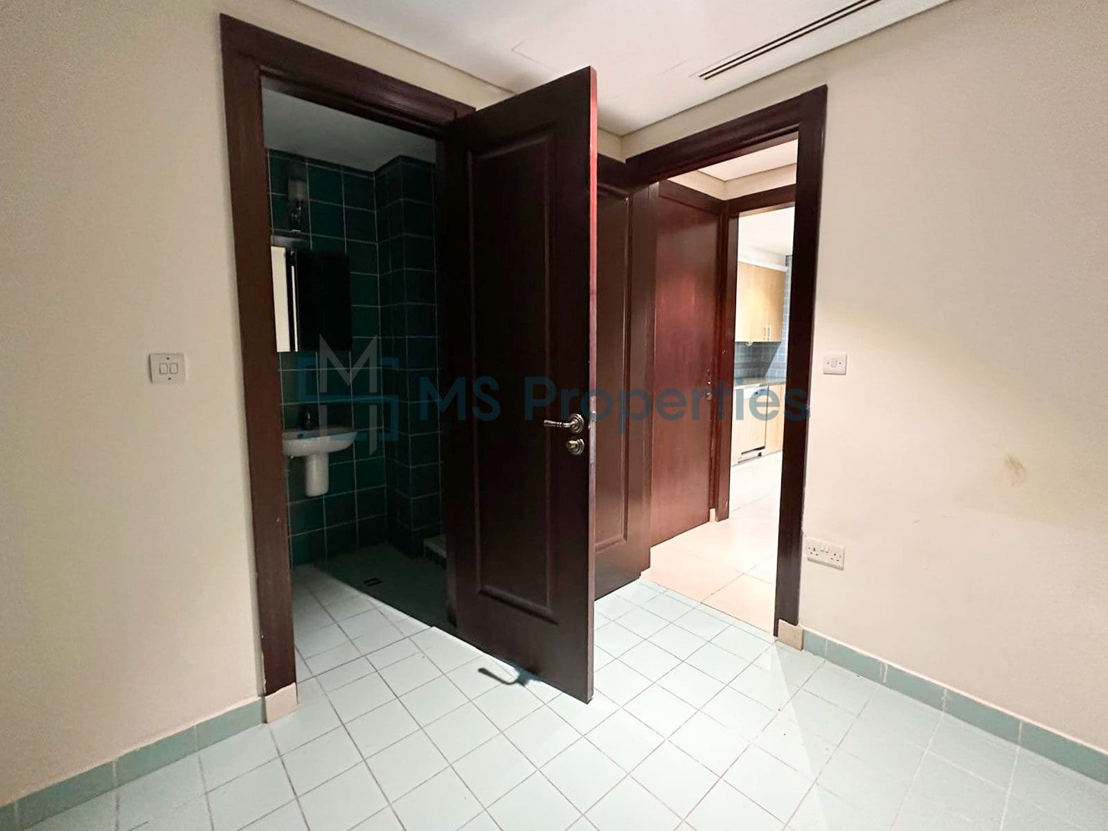 Spacious 4BR + Maid’s Townhouse the Prime location of The Pearl