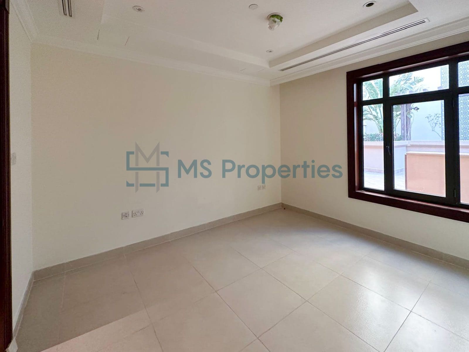 Spacious 4BR + Maid’s Townhouse the Prime location of The Pearl