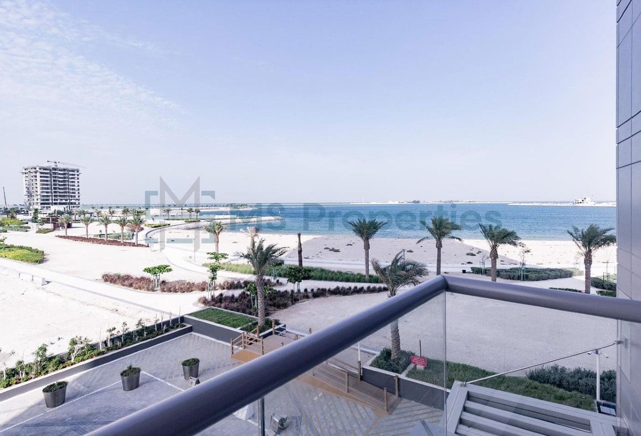 Outstanding 1BHK Flat with Balcony View in Lusail