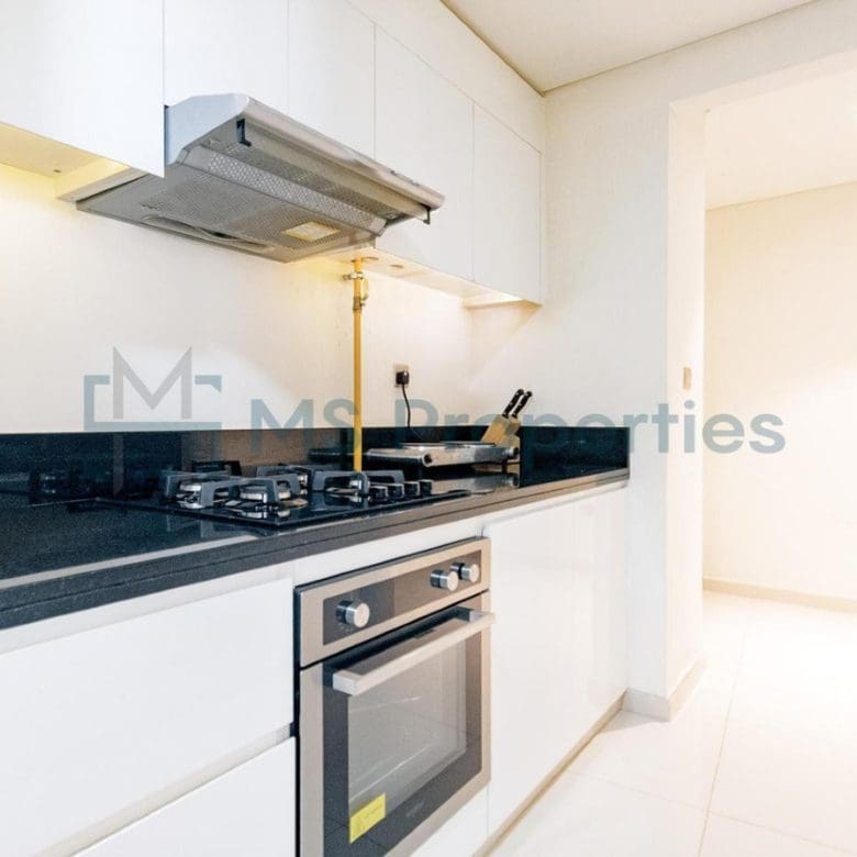 Outstanding 1BHK Flat with Balcony View in Lusail