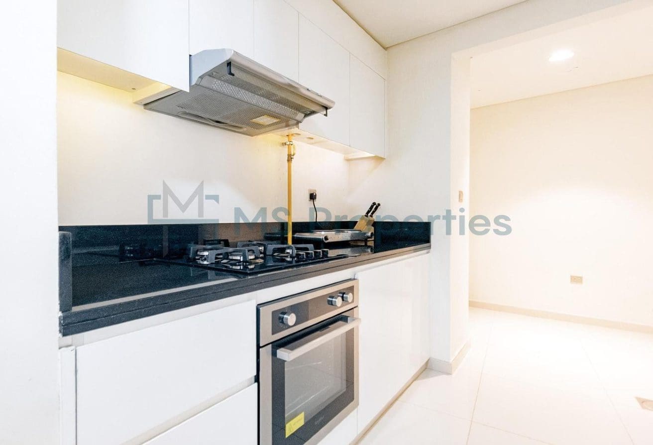 Outstanding 1BHK Flat with Balcony View in Lusail