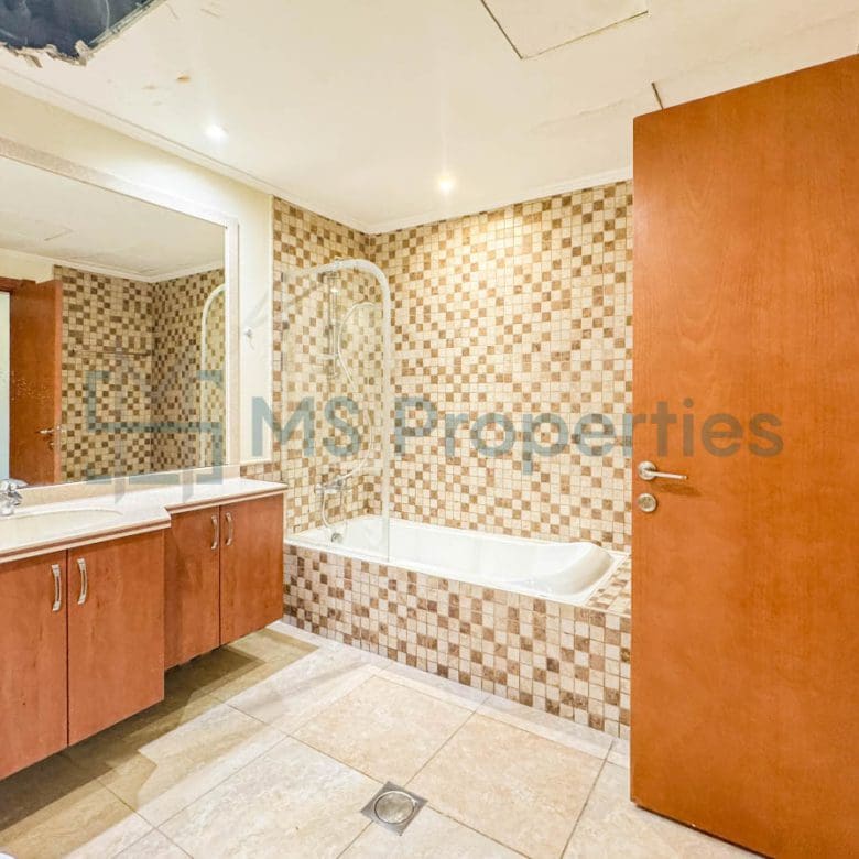 Spacious 1BHK in The Pearl with Great View Balcony