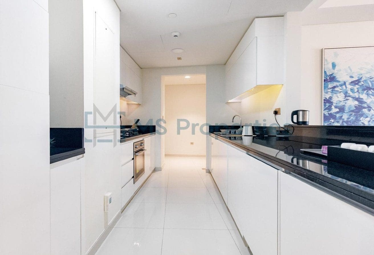 Outstanding 1BHK Flat with Balcony View in Lusail