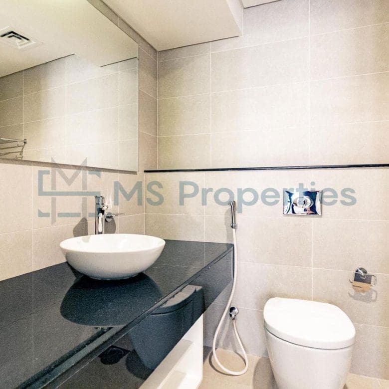 Outstanding 1BHK Flat with Balcony View in Lusail