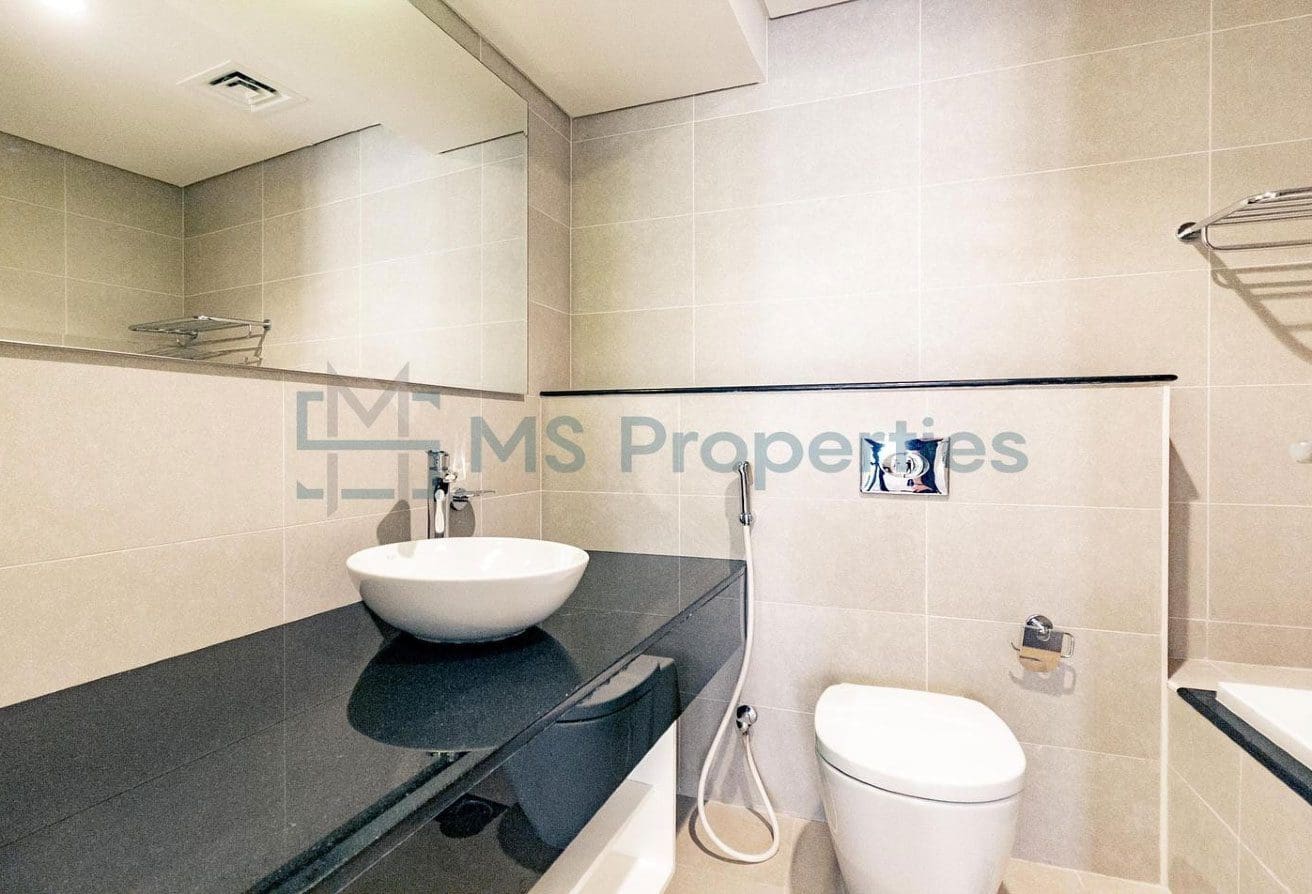 Outstanding 1BHK Flat with Balcony View in Lusail