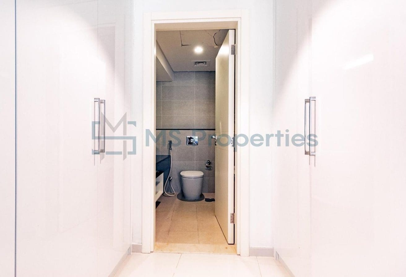 Outstanding 1BHK Flat with Balcony View in Lusail