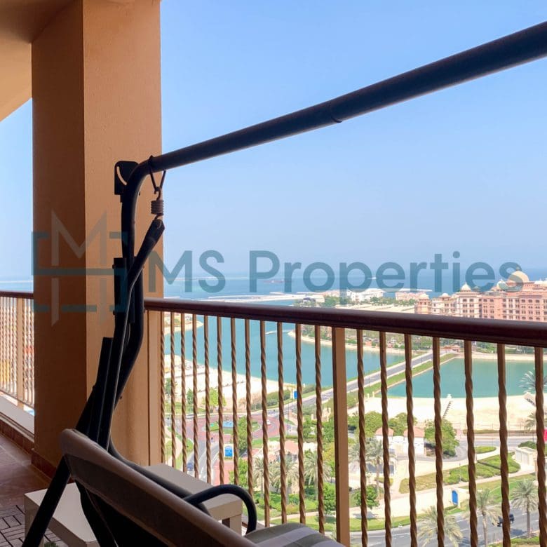 Elegant Luxury 1BR+Office Apartment with Balcony