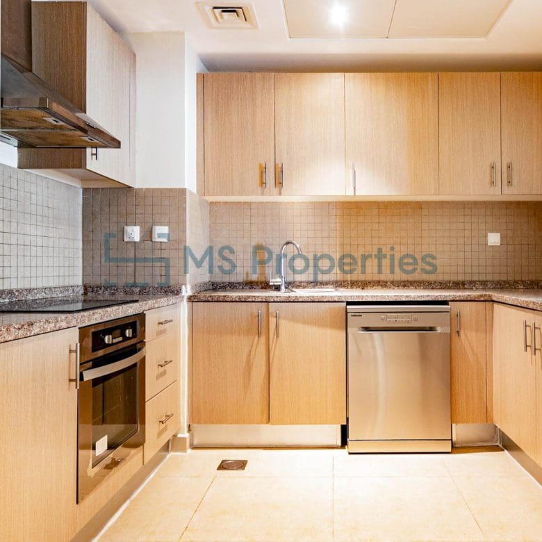 Marvelous 1BHK Apartment with Amazing Sea Balcony