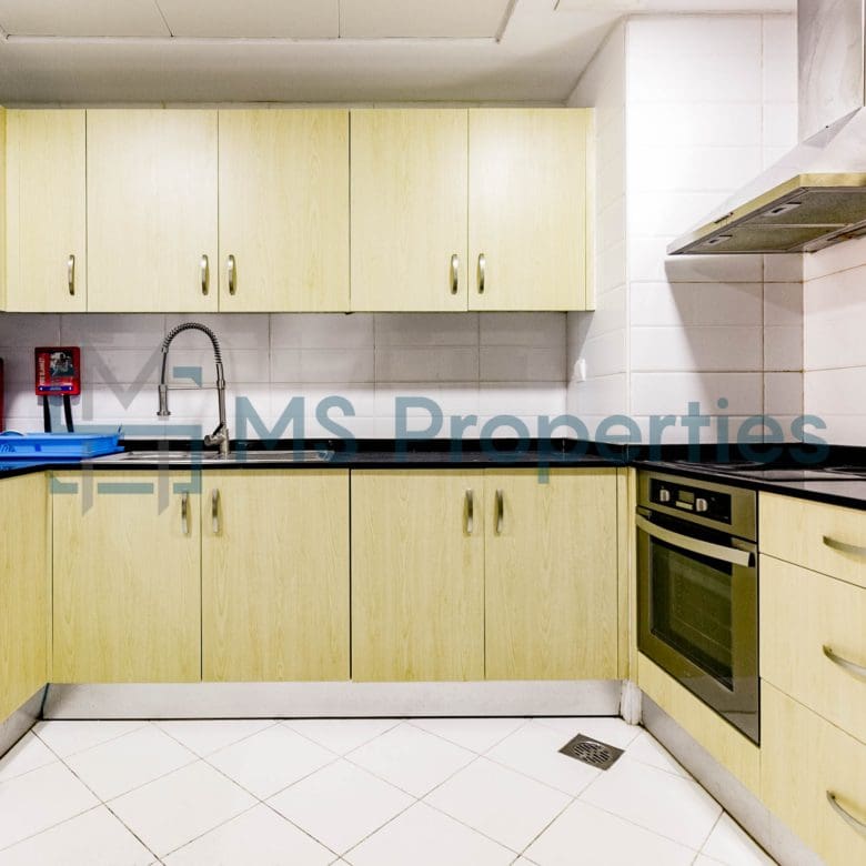 Elegant Luxury 1BR+Office Apartment with Balcony