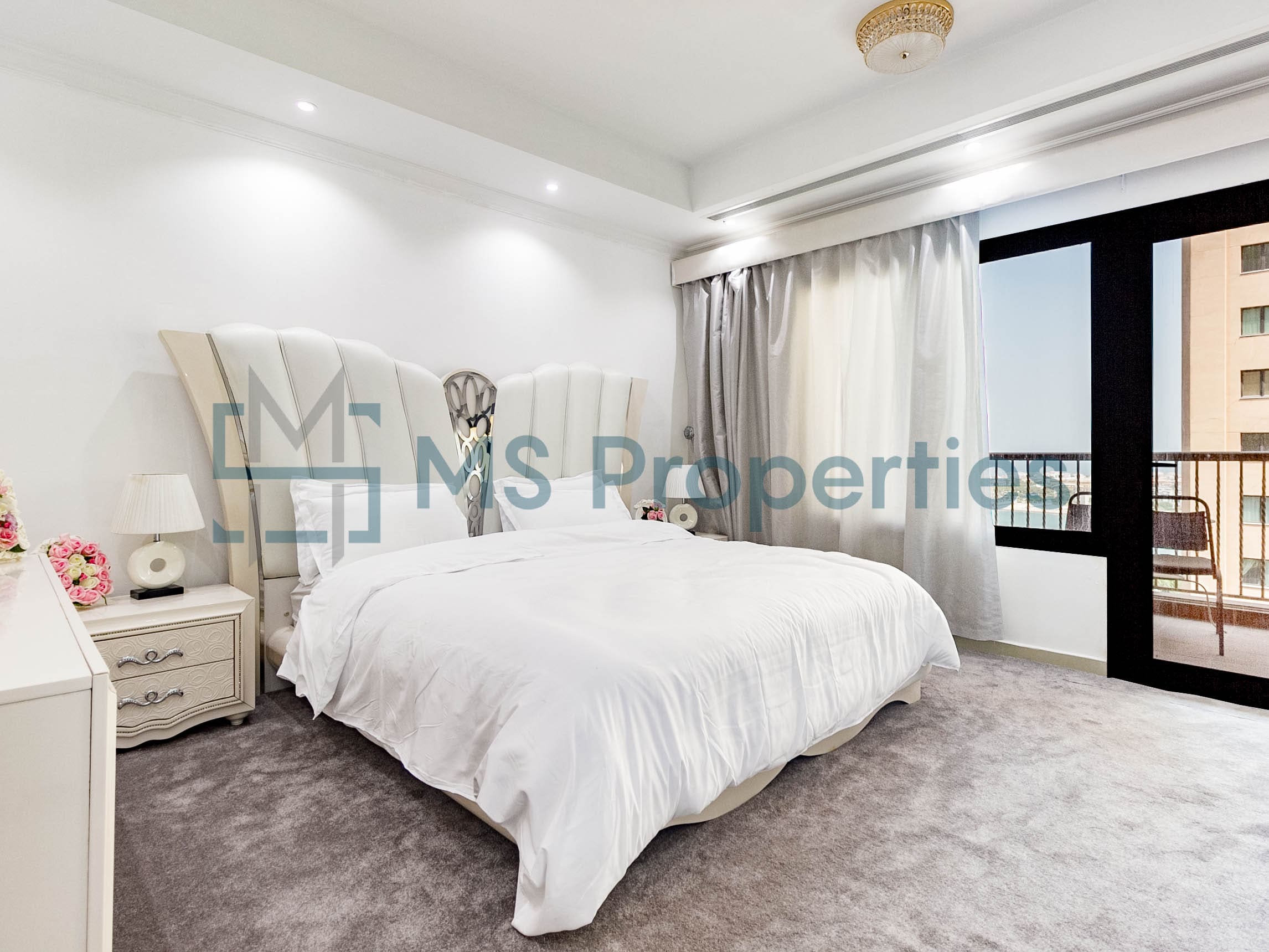 Elegant Luxury 1BR+Office Apartment with Balcony