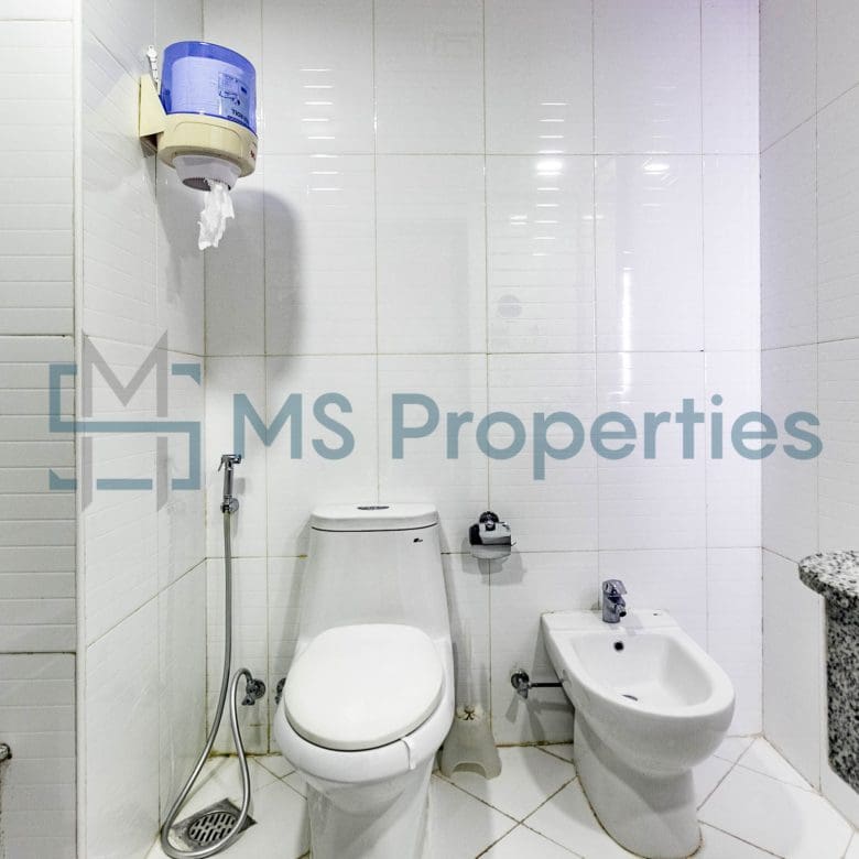 Elegant Luxury 1BR+Office Apartment with Balcony