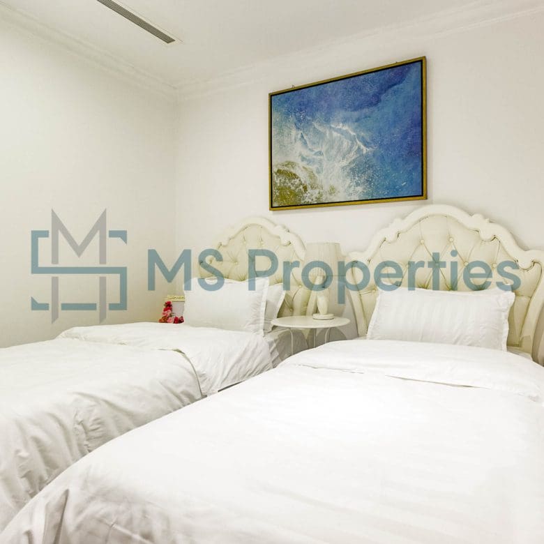Elegant Luxury 1BR+Office Apartment with Balcony