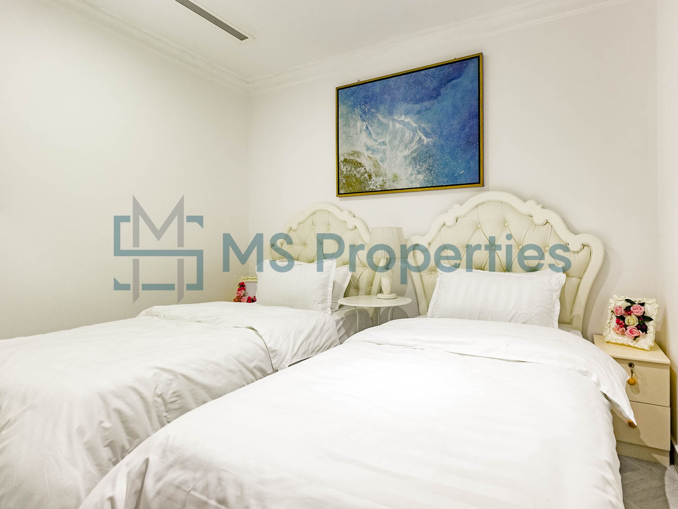Elegant Luxury 1BR+Office Apartment with Balcony