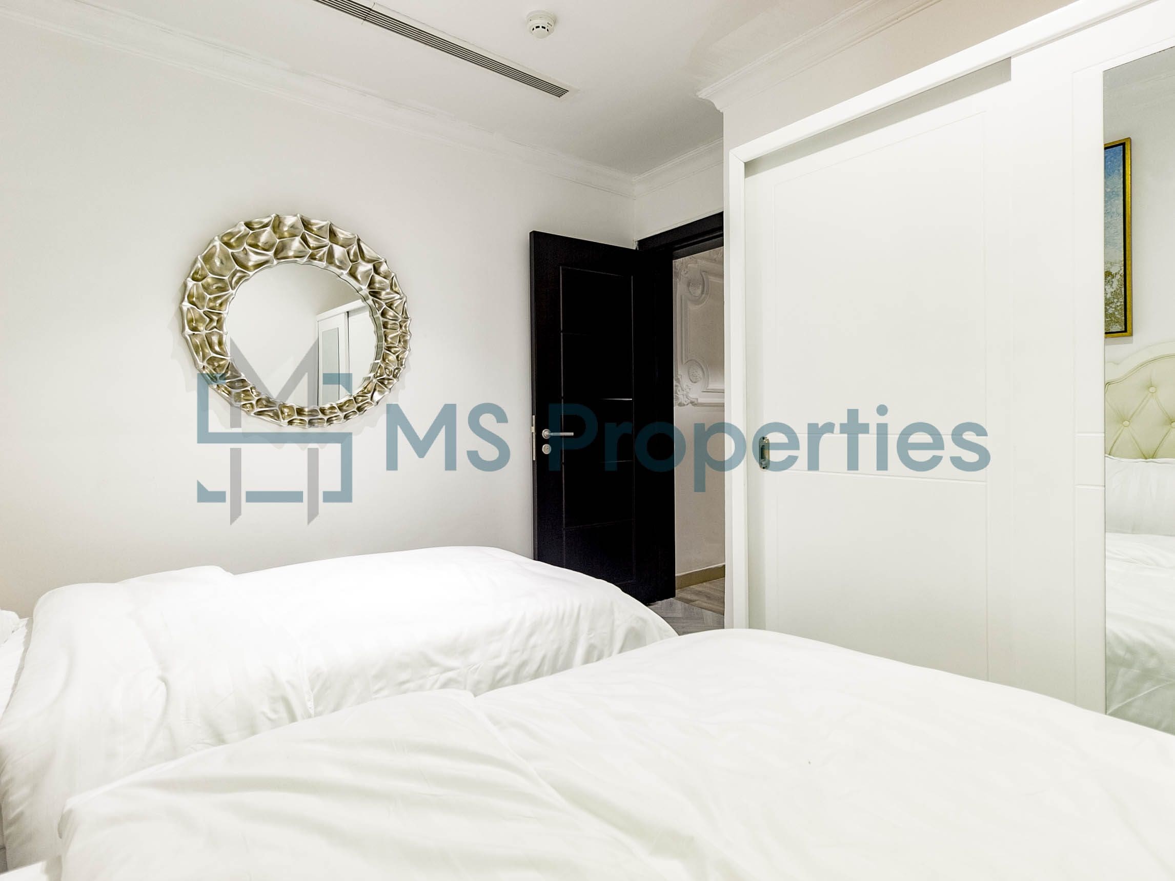 Elegant Luxury 1BR+Office Apartment with Balcony