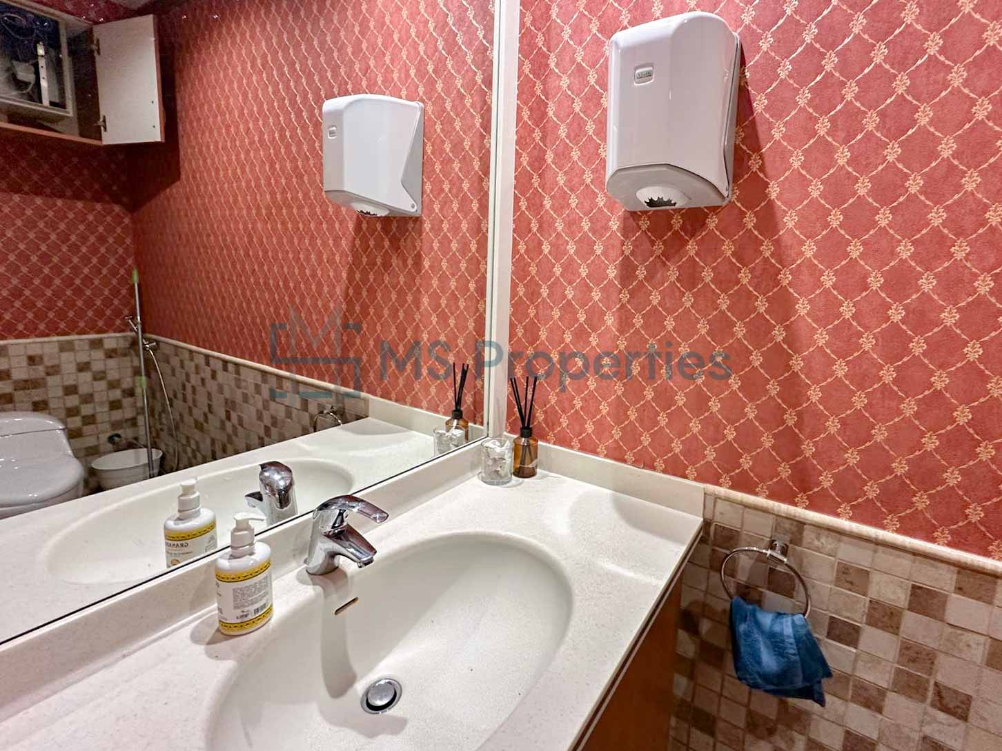 Captivating 1BR Apartment with Huge Balcony