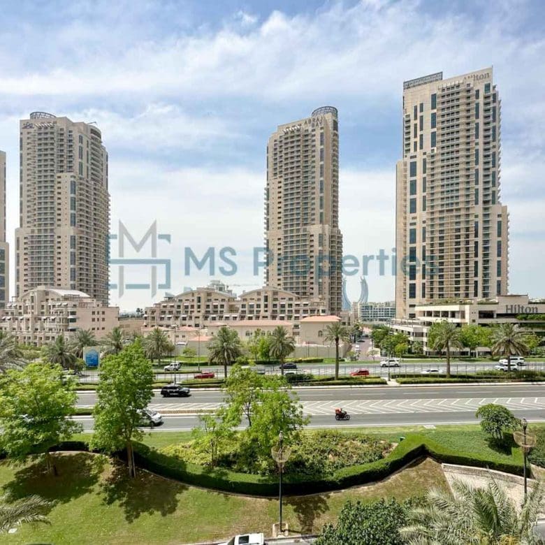 Captivating 1BR Apartment with Huge Balcony