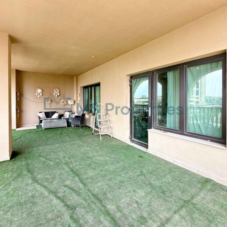 Captivating 1BR Apartment with Huge Balcony