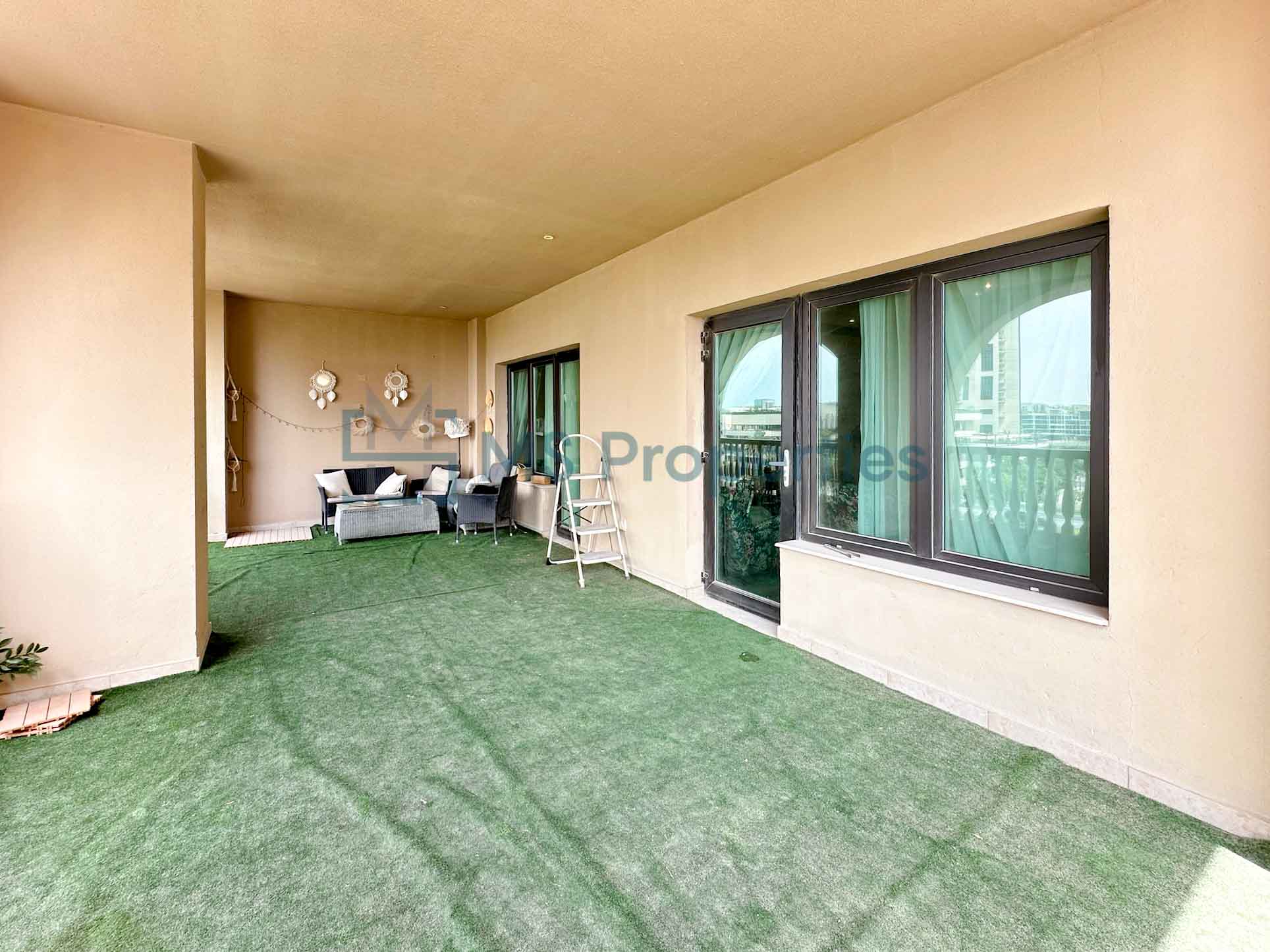 Captivating 1BR Apartment with Huge Balcony