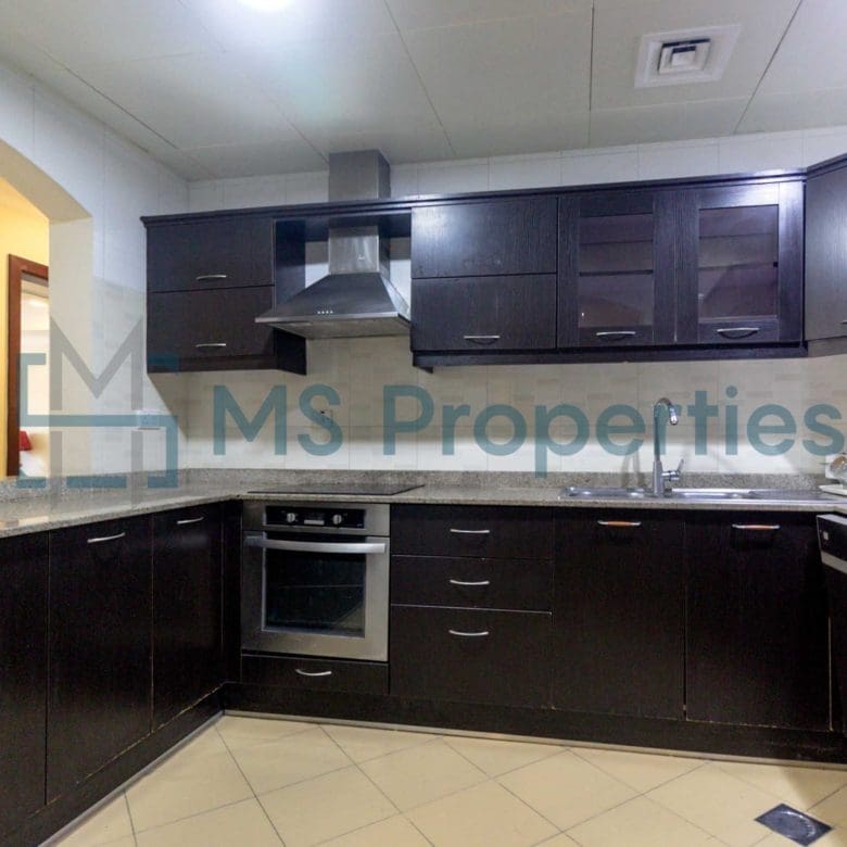Very Spacious 1BR Apartment with Marina View