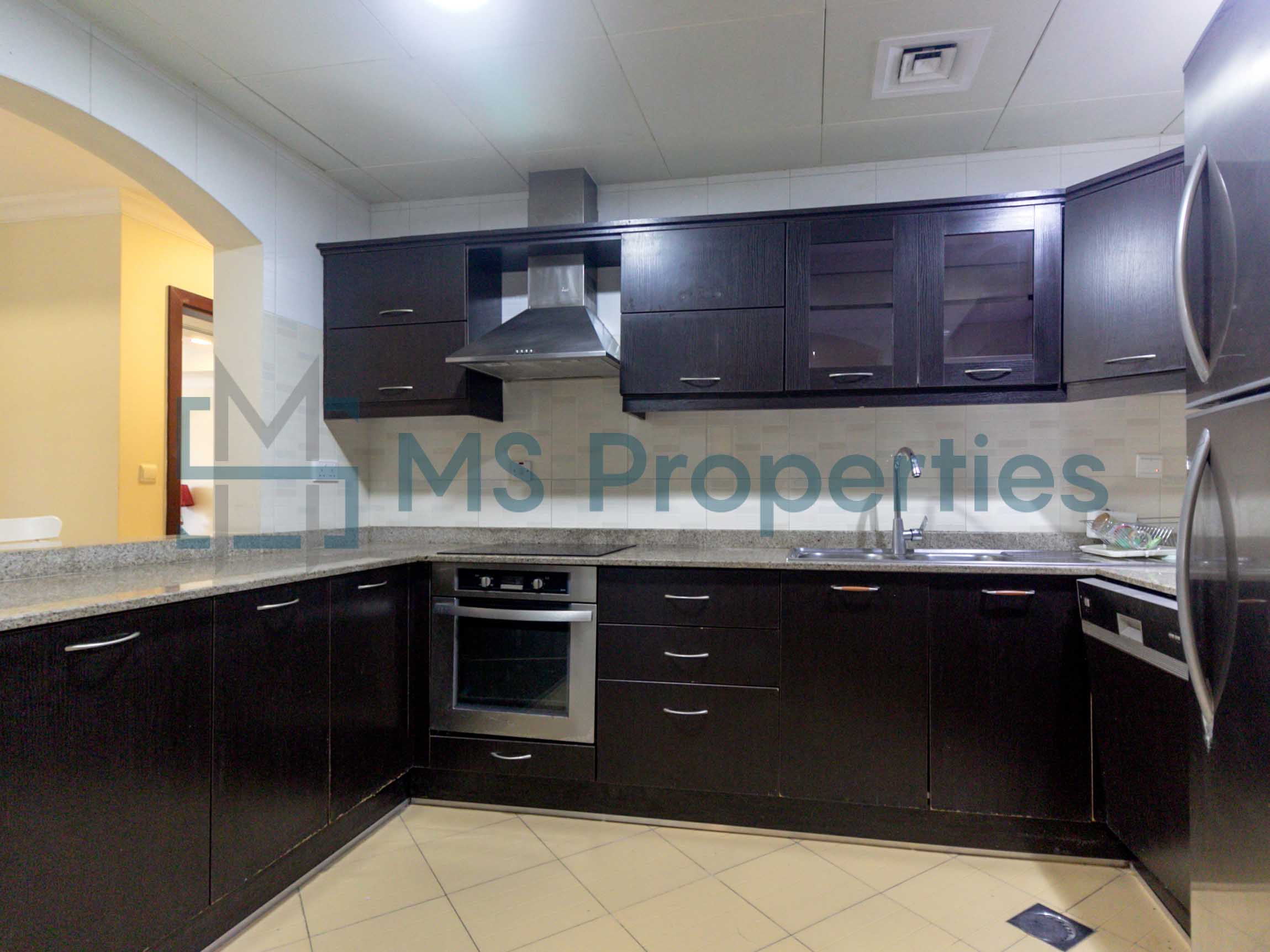 Very Spacious 1BR Apartment with Marina View