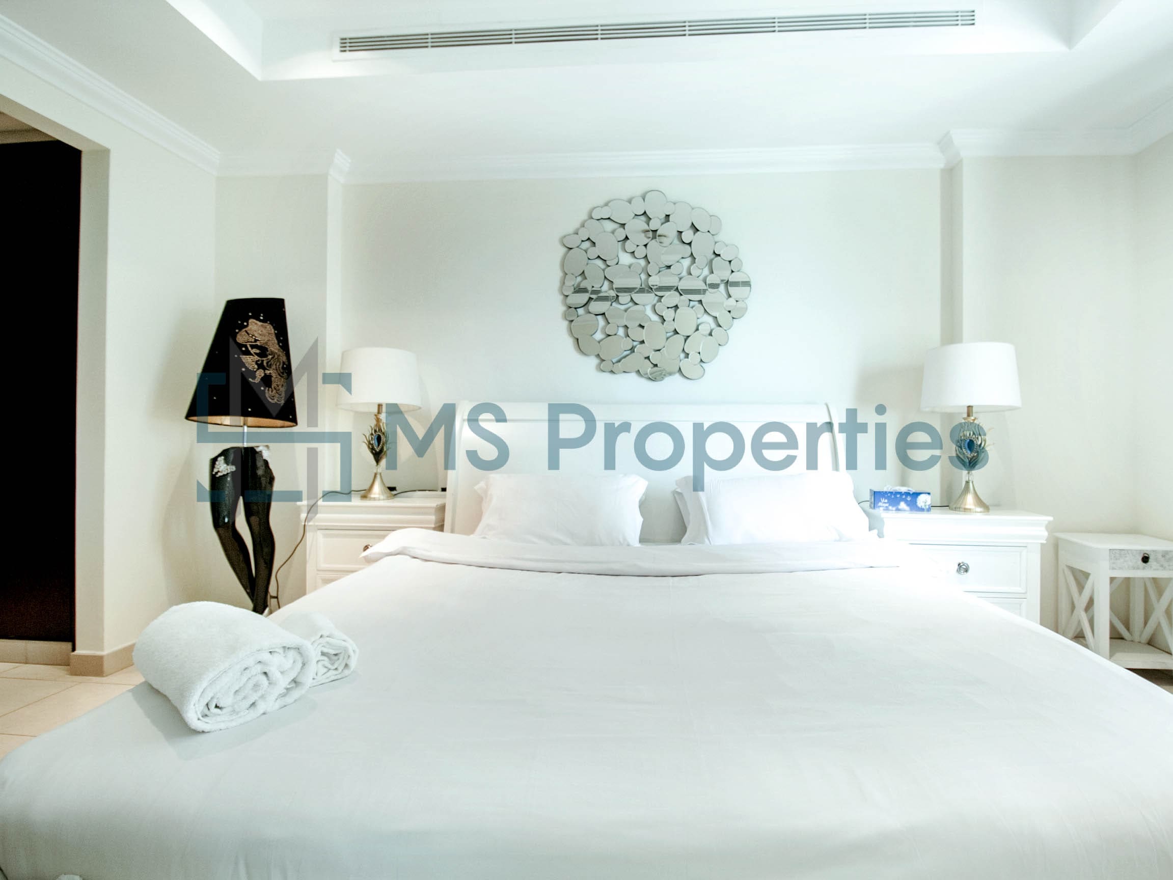 Spacious 1BR Flat with Balcony + Bills Included