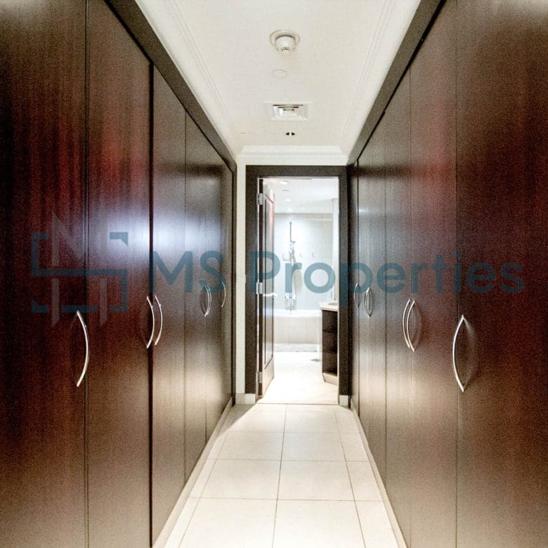 Spacious 1BR Flat with Balcony + Bills Included