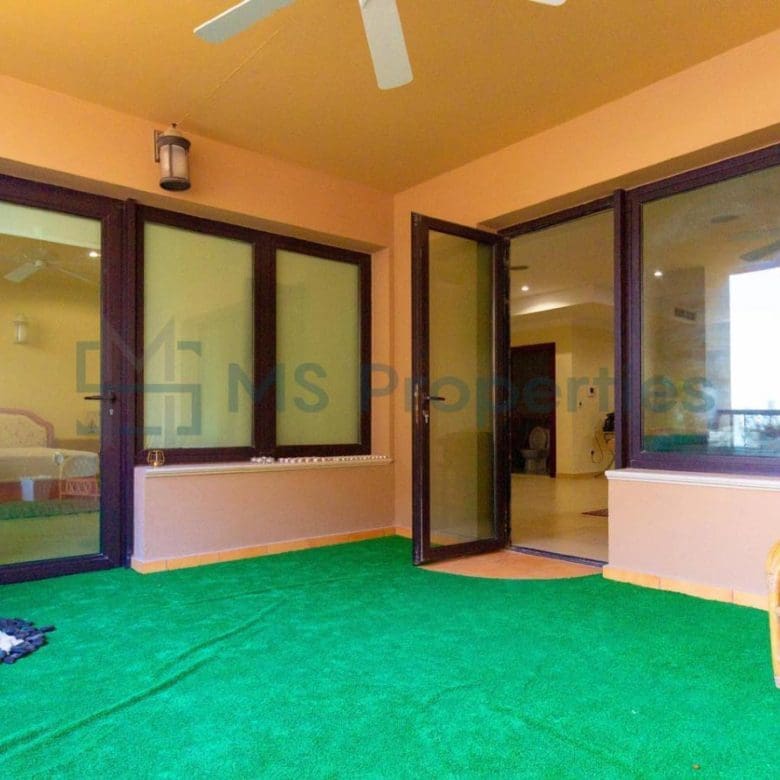 Experience Pearl Living 3B+Maid with Stunning View