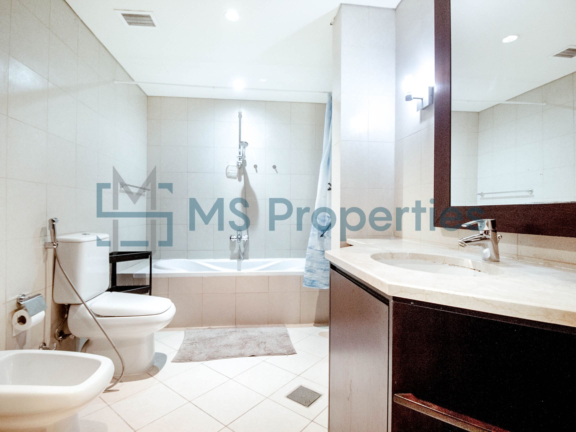Spacious 1BR Flat with Balcony + Bills Included